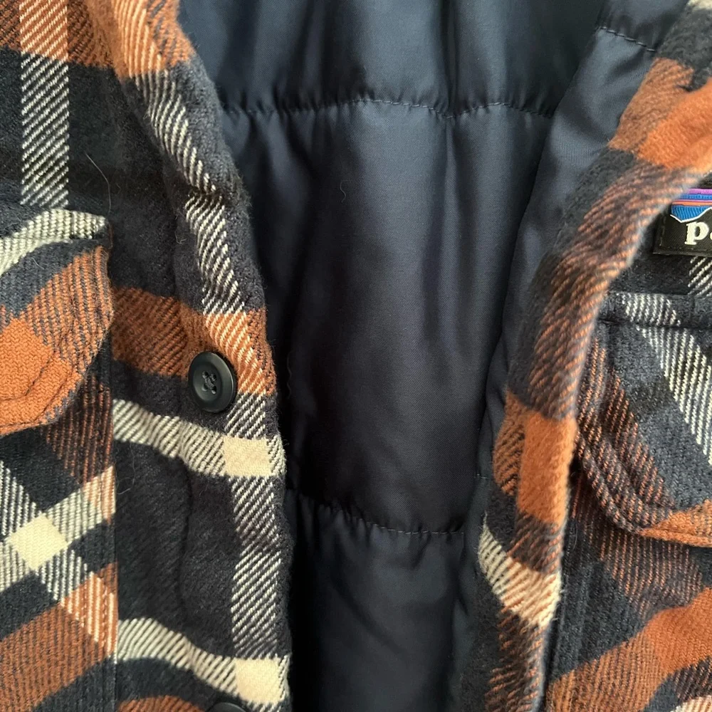 Patagonia Insulated Fjord Navy and Rust Plaid Flannel Shirt Jacket - Picture 3 of 5